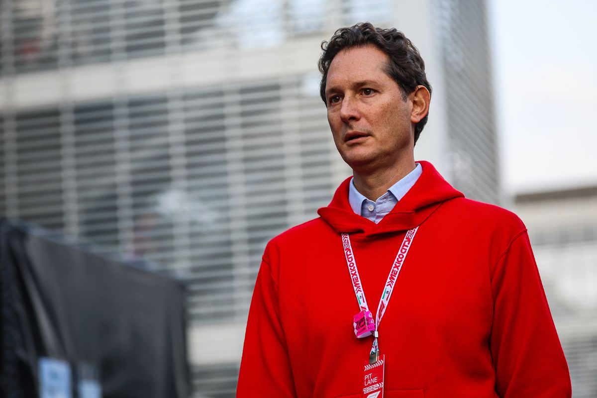 Elkann fa il deserto in Italia poi va a produrre in Spagna