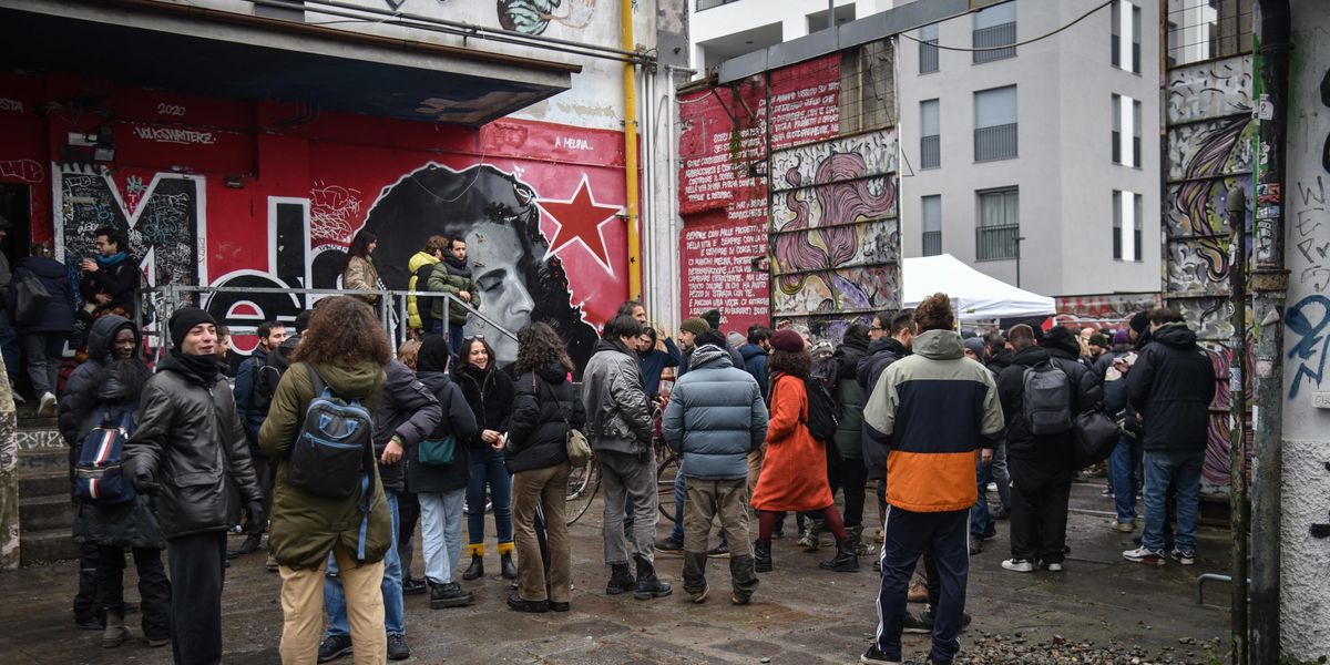 Picchetto al Leonka e bomba a Roma. La sinistra trova casa all’illegalità