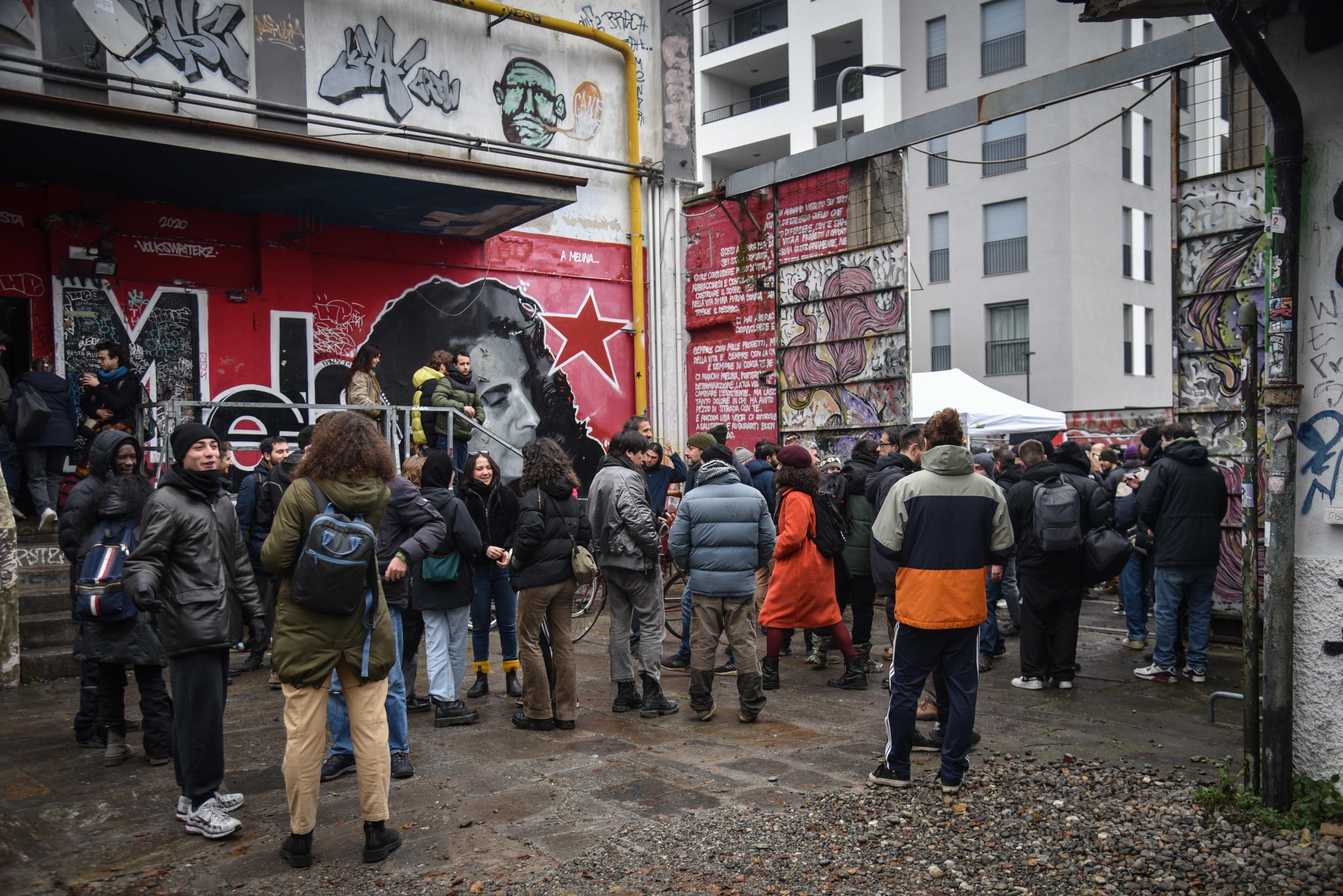 Picchetto al Leonka e bomba a Roma. La sinistra trova casa all’illegalità