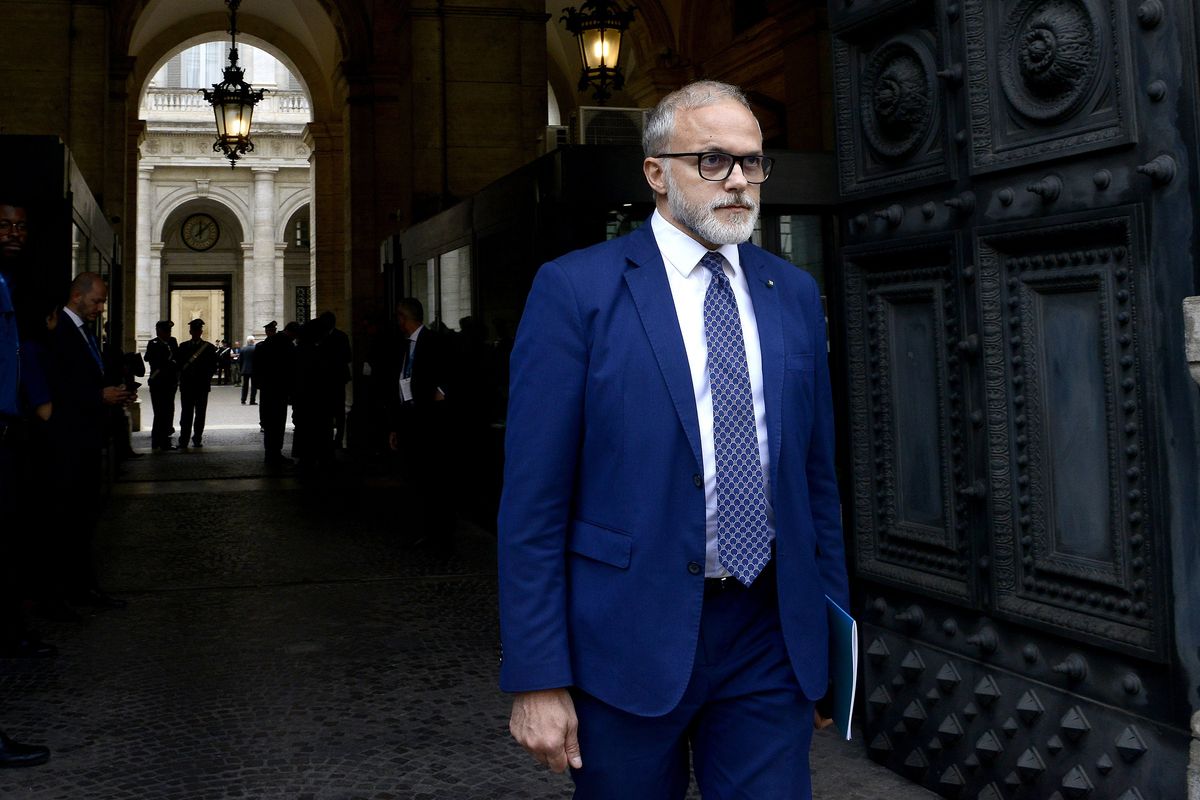 La discesa in campo di Mister Fisco è iniziata con il libro prefato da Re Sergio