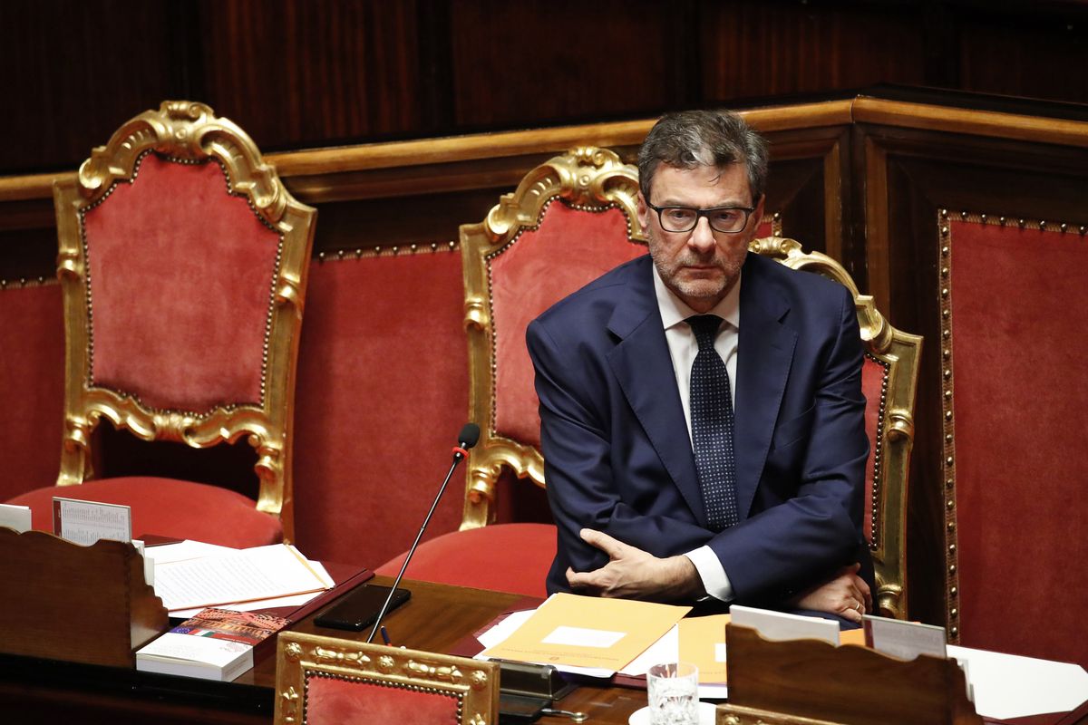 Manovra, salta l’aumento per i ministri