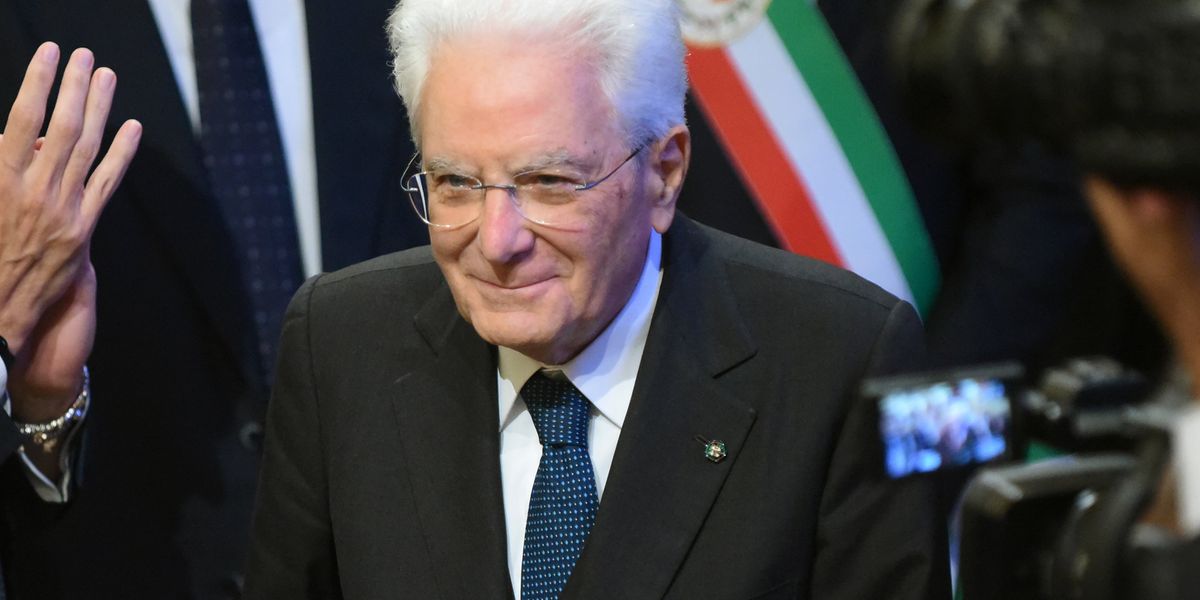 Immigrati violenti scatenati, ma Mattarella apre le porte