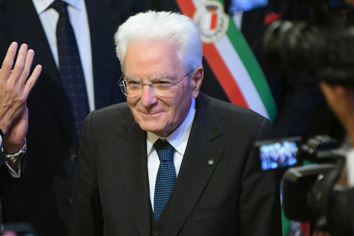 Immigrati violenti scatenati, ma Mattarella apre le porte