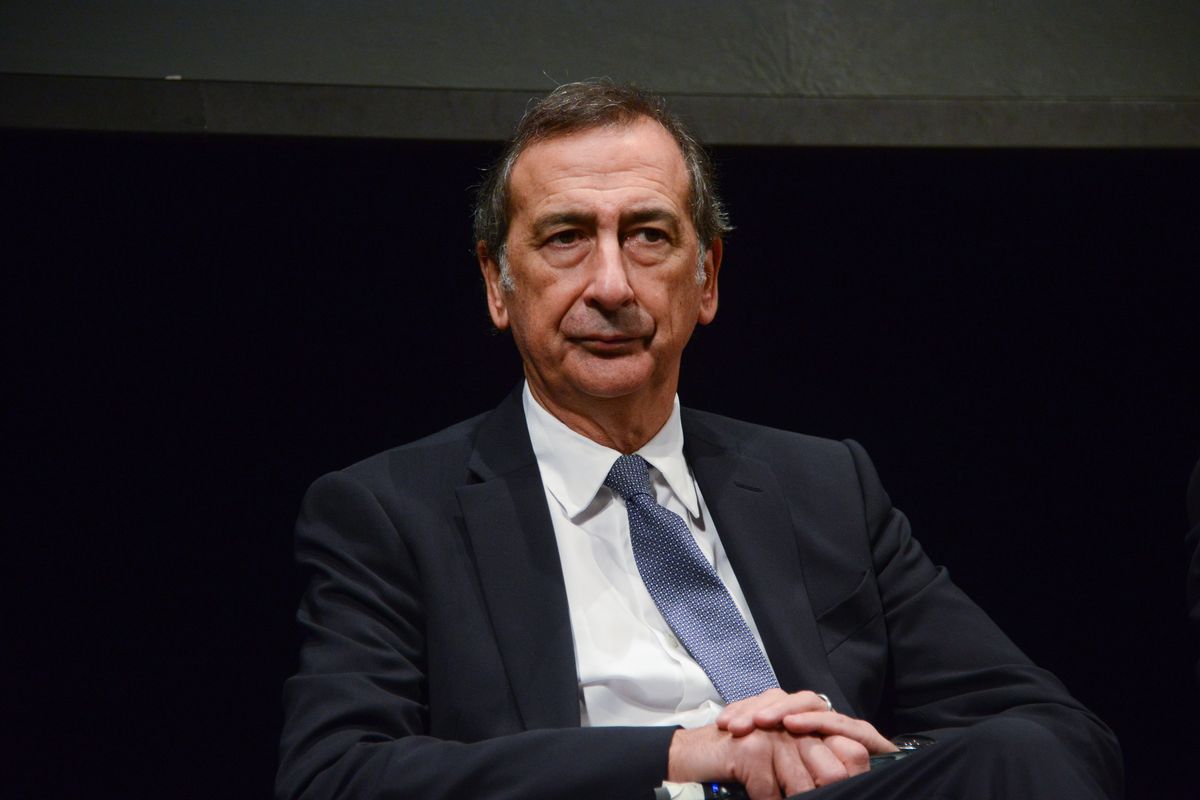 Milano sprofonda e Sala si dà al gin tonic