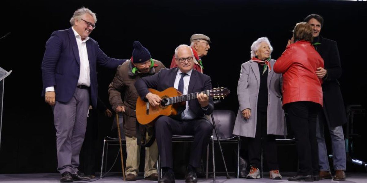 Tony Effe fa il suo concerto e frega Gualtieri