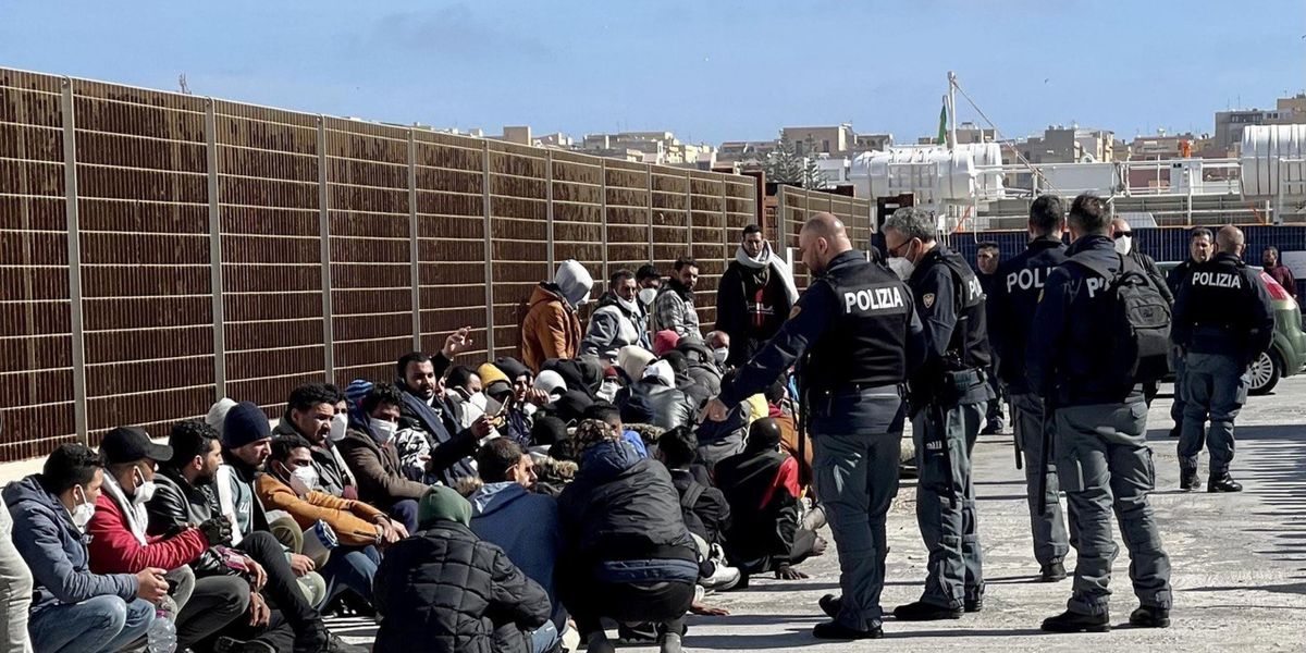 La Cassazione mette paletti ai giudici. La Meloni prova a svegliare l’Europa