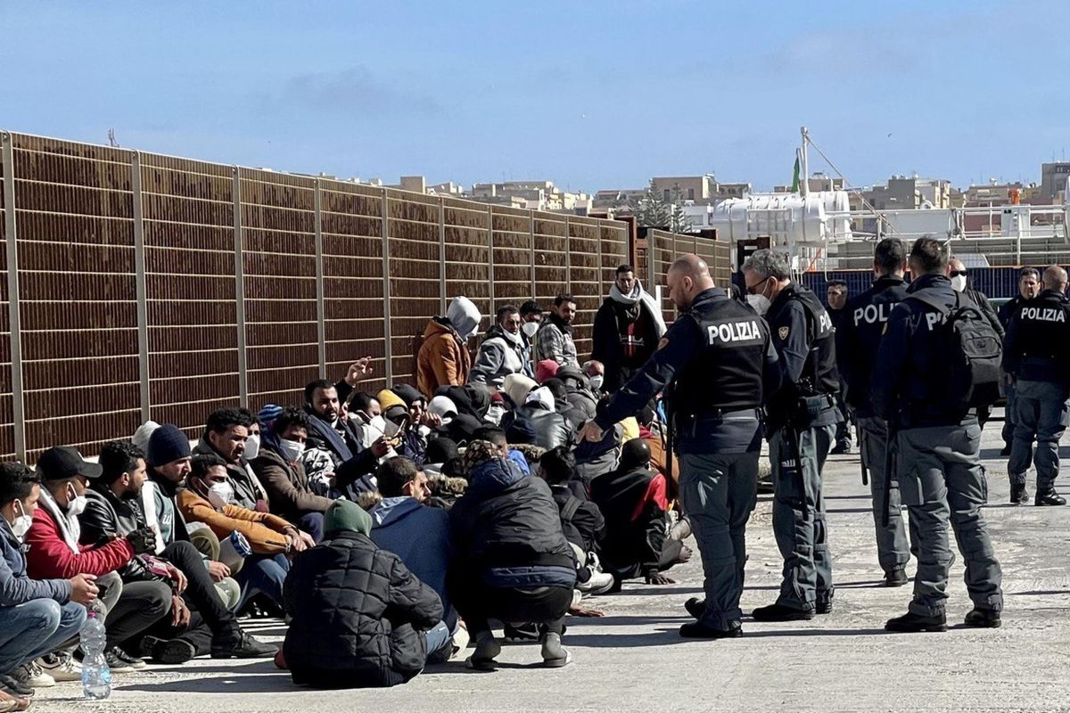 La Cassazione mette paletti ai giudici. La Meloni prova a svegliare l’Europa
