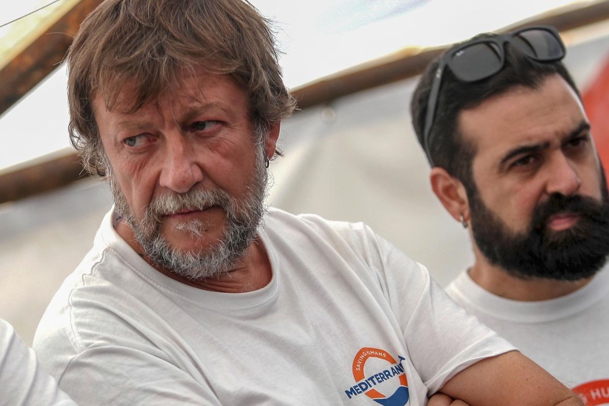 Congratulazioni da tutto il mondo mentre la sinistra nostrana schiuma