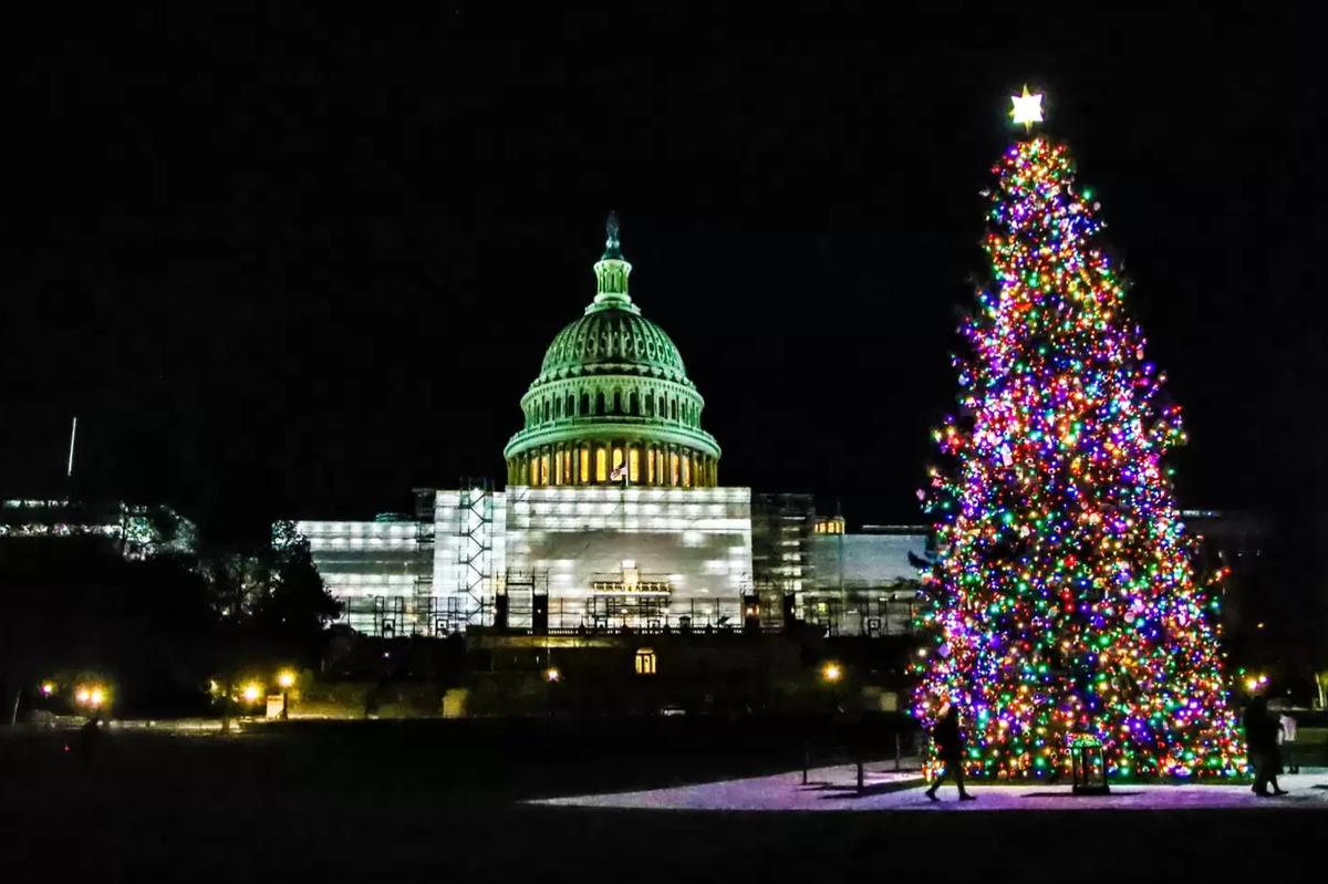 A 'War On Christmas' Story (Or How Right-Wing Media Try To Kill Holiday Spirit)