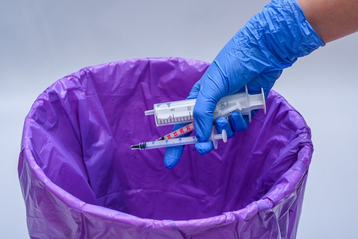 Sale l’onda contro vaccini e invasione. Se non molliamo sarà un grande anno