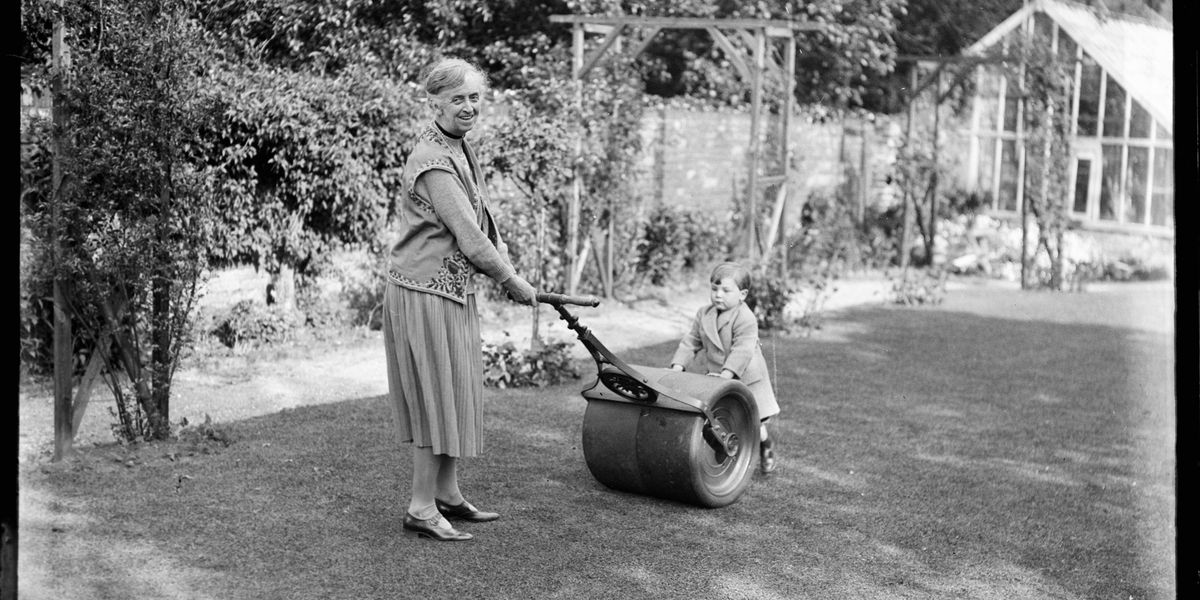People 100 years ago died so much younger. 14 major reasons explain everything.
