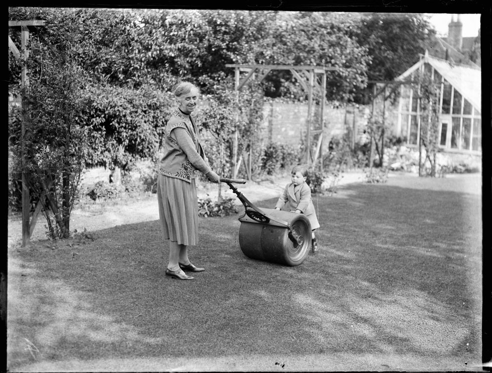 People 100 years ago died so much younger. 14 major reasons explain everything.