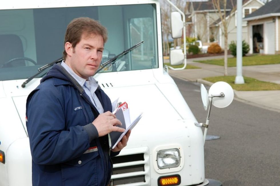 Real mailman shares his massive paycheck to help recruit much-needed postal workers