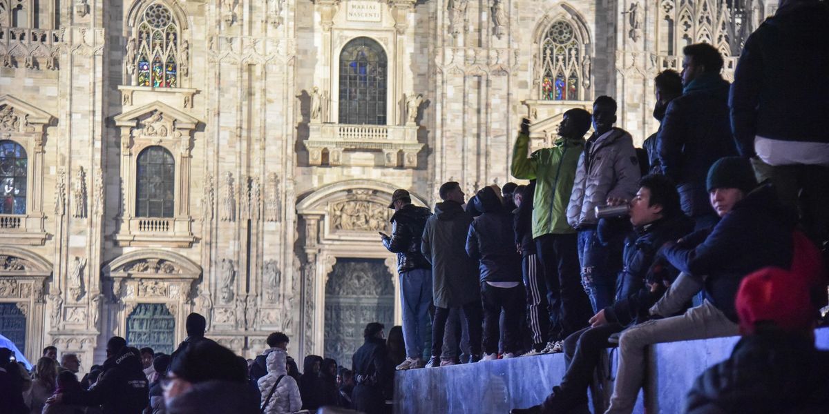 Sala tace sulle molestie di Capodanno. Eppure garantiva: «Piazza più sicura»