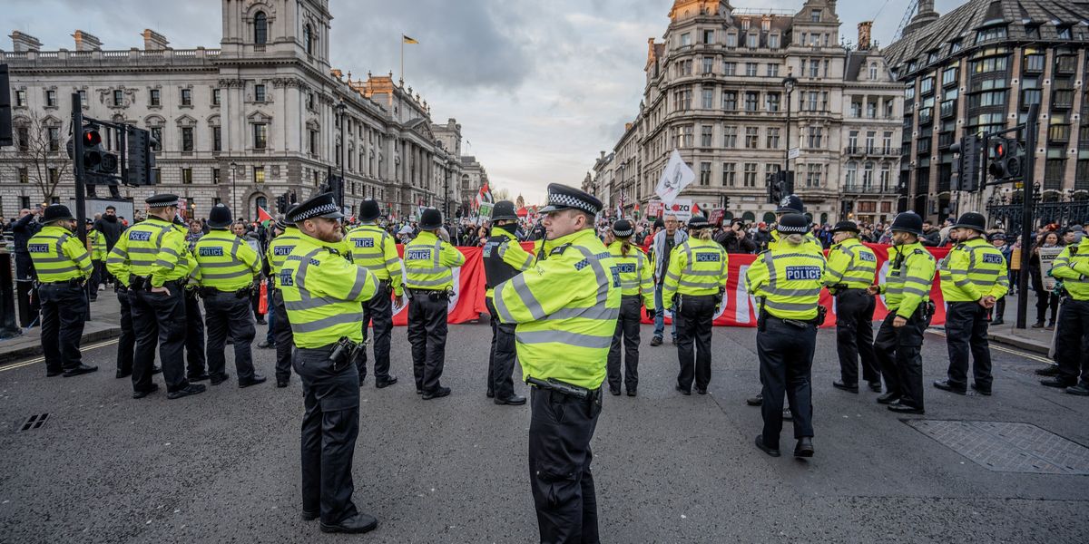 «Polizia inglese rieducata dai progressisti»