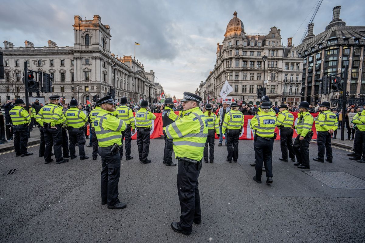 «Polizia inglese rieducata dai progressisti»