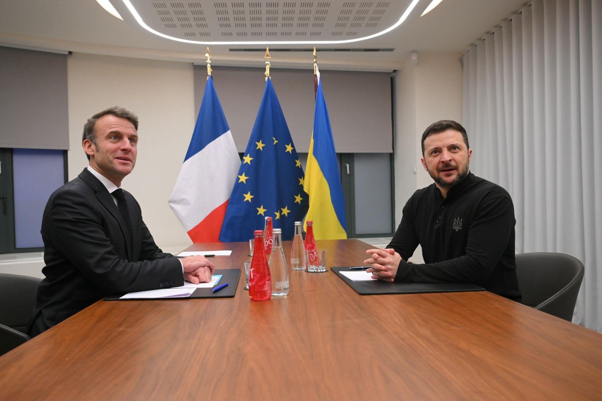 Macron pensa al golpe su Parigi