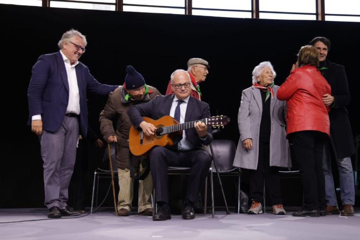 Orchestraccia, Don Cash e Taranta. Il concerto rabberciato di Gualtieri