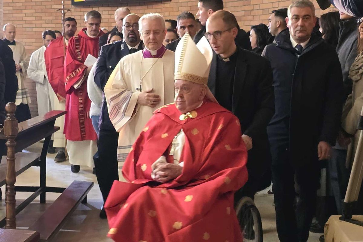 Il Papa invoca speranza in carcere. «Ma nessuna parola per le vittime»