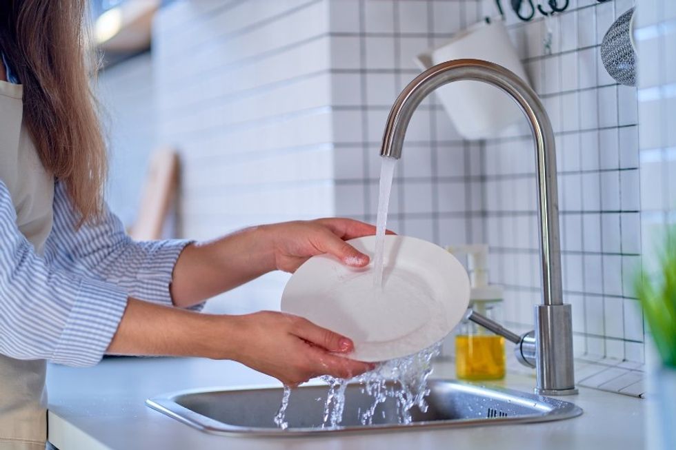 dishes, cleaning, life hacks, how to clean, tidy, tidiness