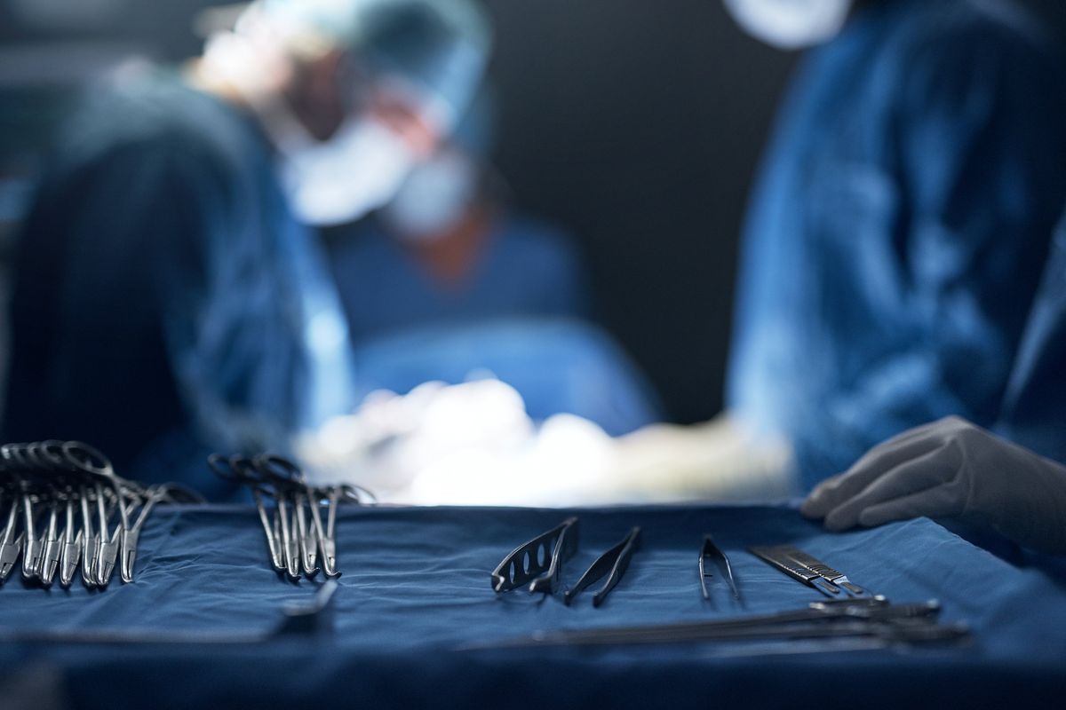Dem in aiuto del medico che ha negato l’intervento al malato senza vaccini