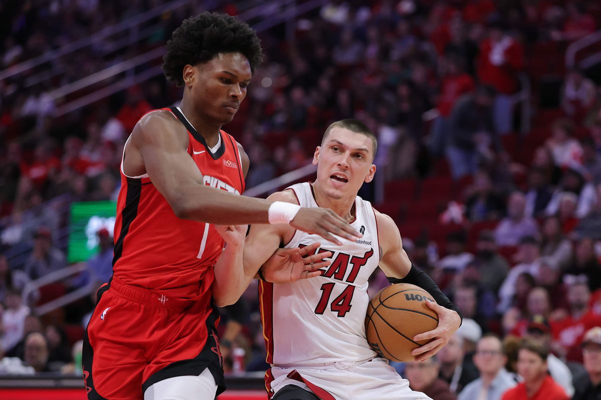 Thompson-Herro fight leads to ejections in Heat's victory over Rockets