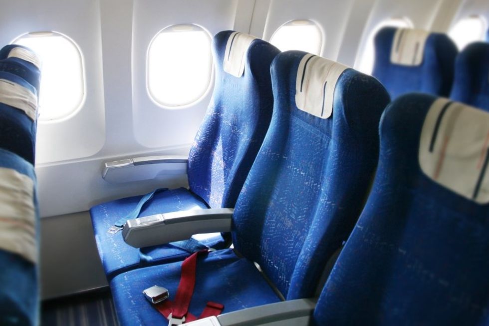 empty row of airplane seats