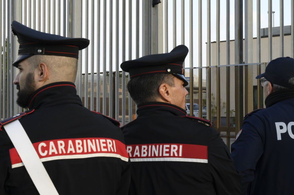 Rissa in un hub per minori stranieri. A Bologna resta ferito un militare