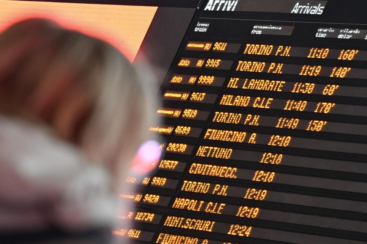 Convoglio taglia cavi dell’elettricità: treni fermi e la Schlein assale Salvini