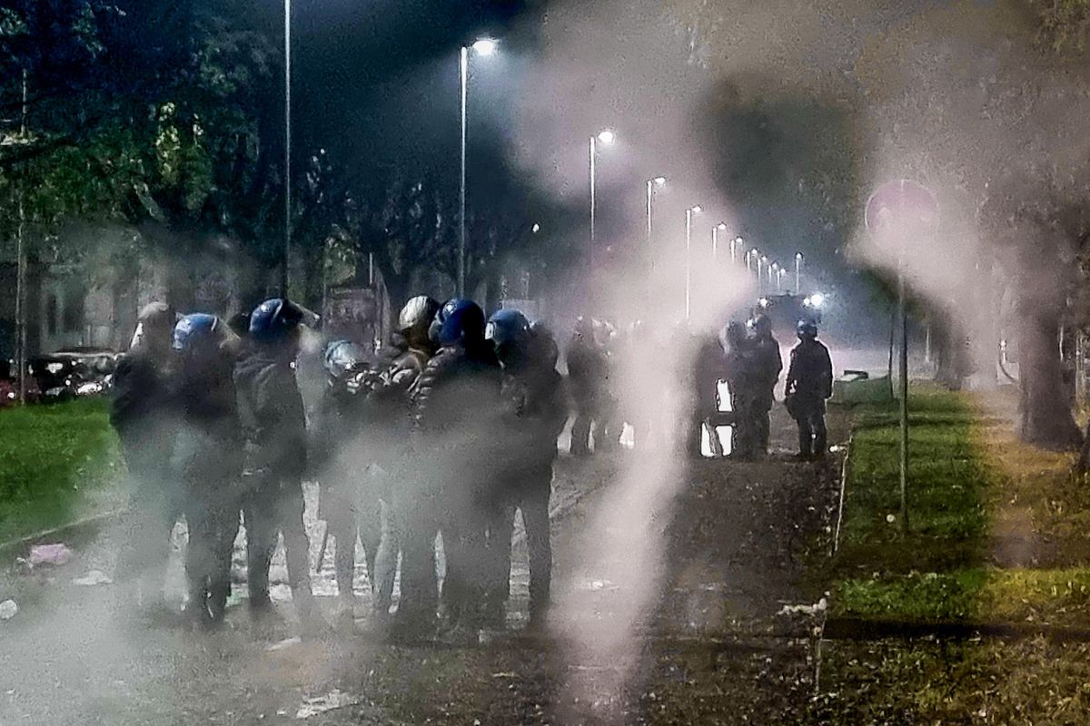 La nuova impresa degli immigrati: ora tendono le imboscate agli agenti