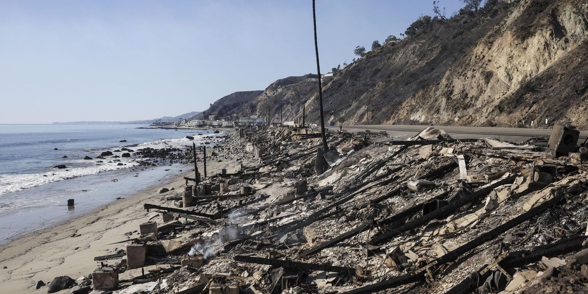 Bacino idrico vuoto Los Angeles, fa acqua solo la difesa dei dem