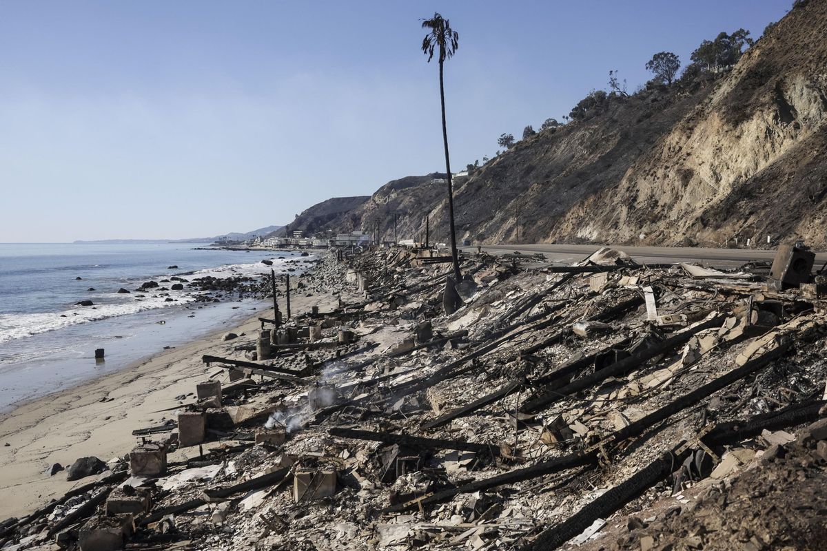 Bacino idrico vuoto Los Angeles, fa acqua solo la difesa dei dem
