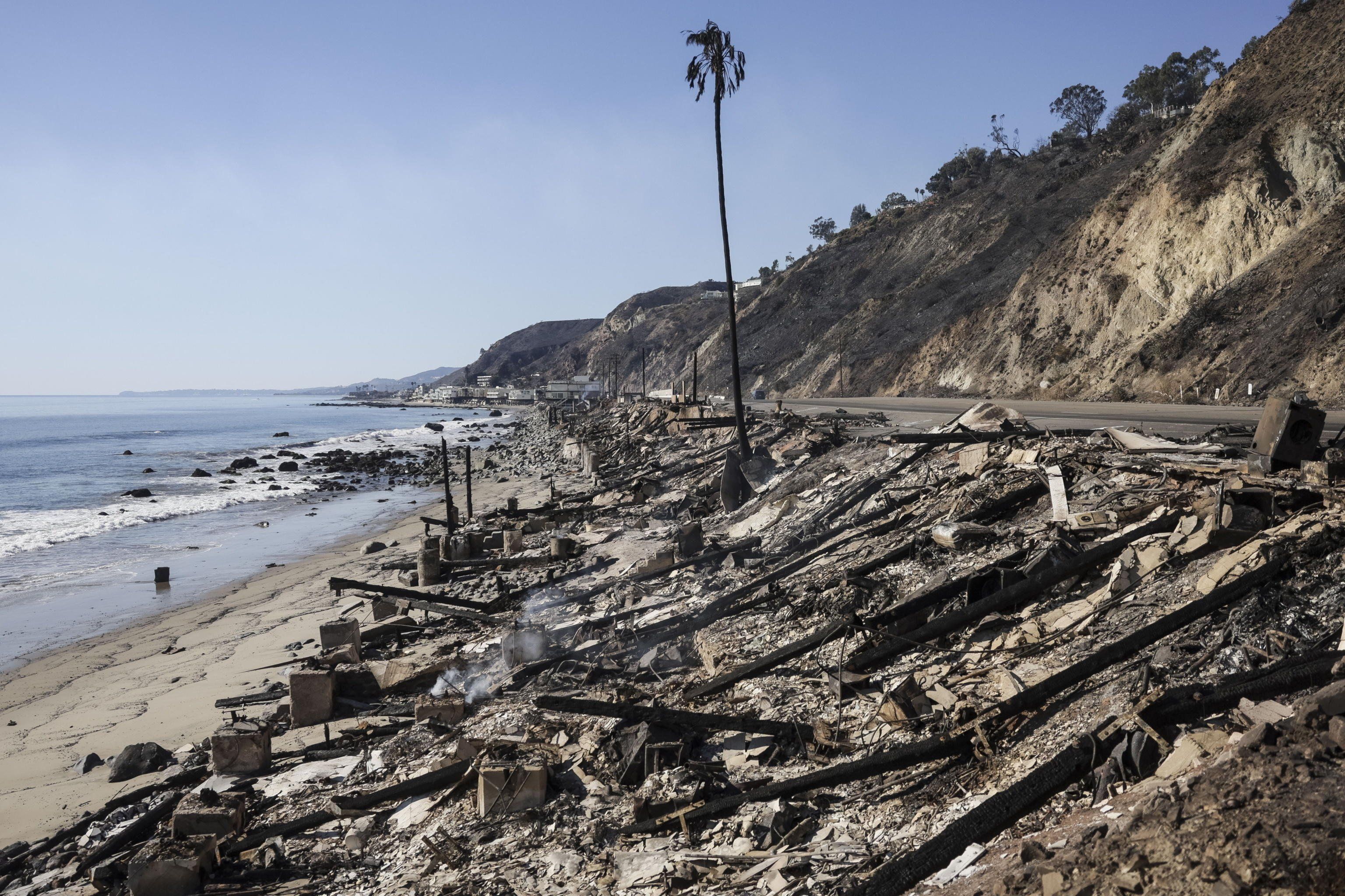 Bacino idrico vuoto Los Angeles, fa acqua solo la difesa dei dem