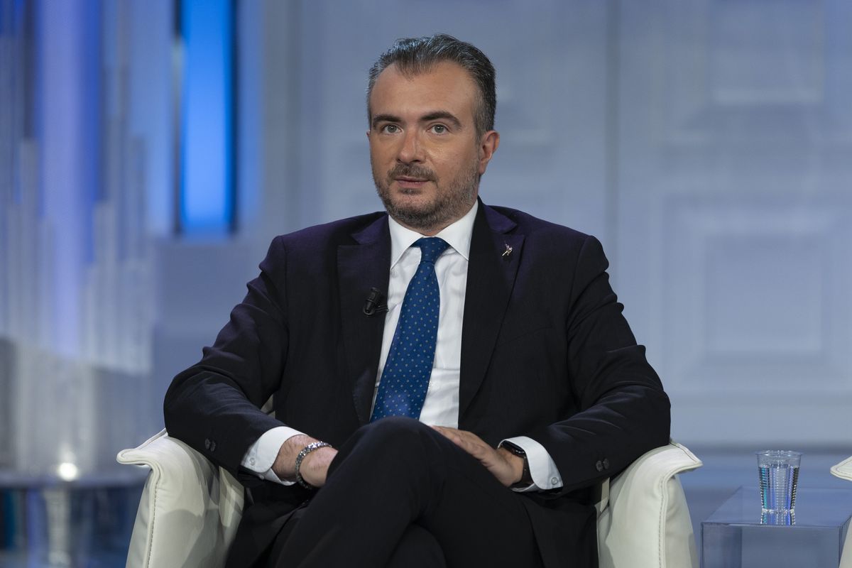 «Patrocinio gratuito per chi ha una divisa»