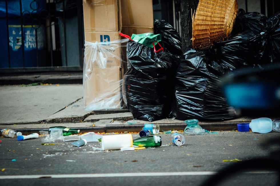 Woman picks up 217,286 pieces of litter and films every single one of them.