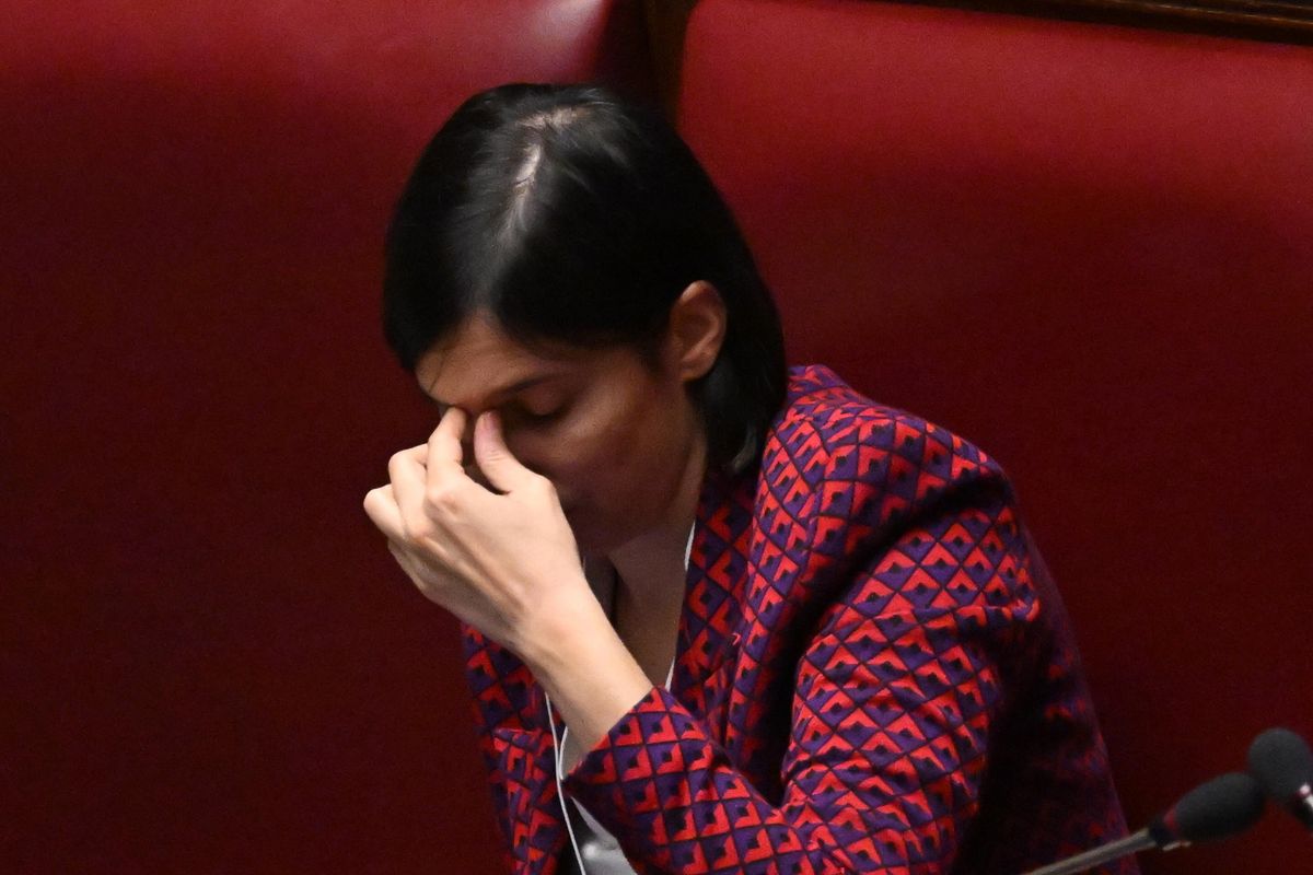 Opposizione e stampa da operetta