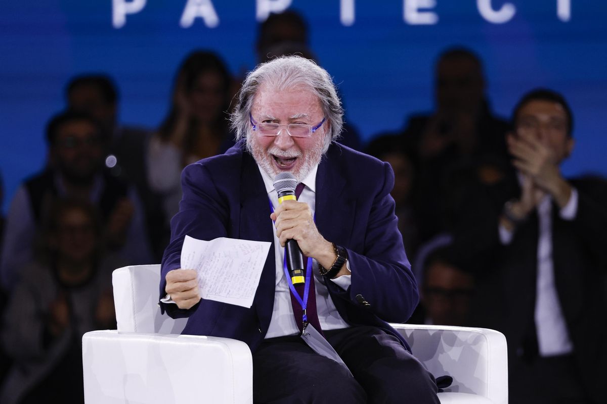 «Molestava al telefono Lady Golpe». Perquisito il «porno-colonnello»