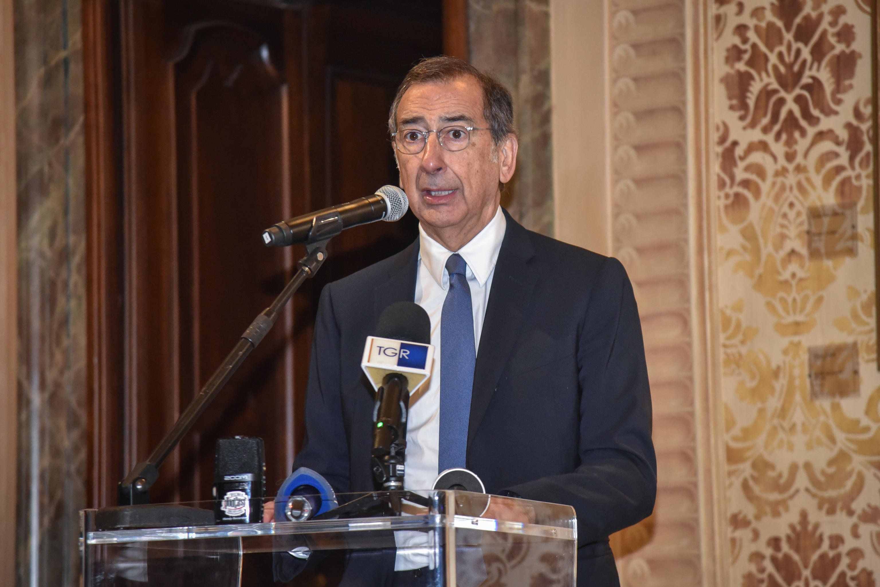 Il governo difende gli agenti. Il sindaco di Milano invece li mette in croce