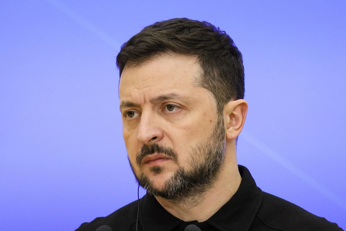 Zelensky si impunta: «Dateci soldati». La Nato chiede soldi e meno welfare