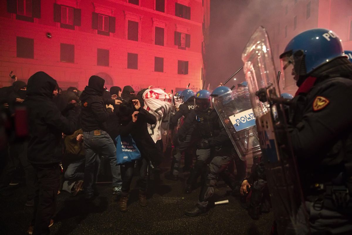 Zelanti ad accusare i carabinieri. Silenti con la difesa