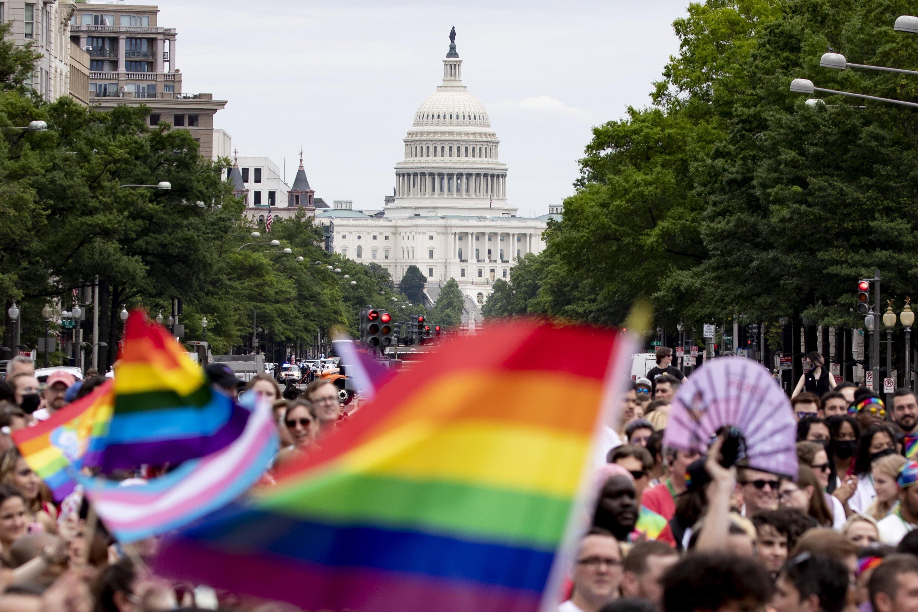 Il tycoon elimina la censura di Stato. Bruxelles insiste: «La rafforziamo»