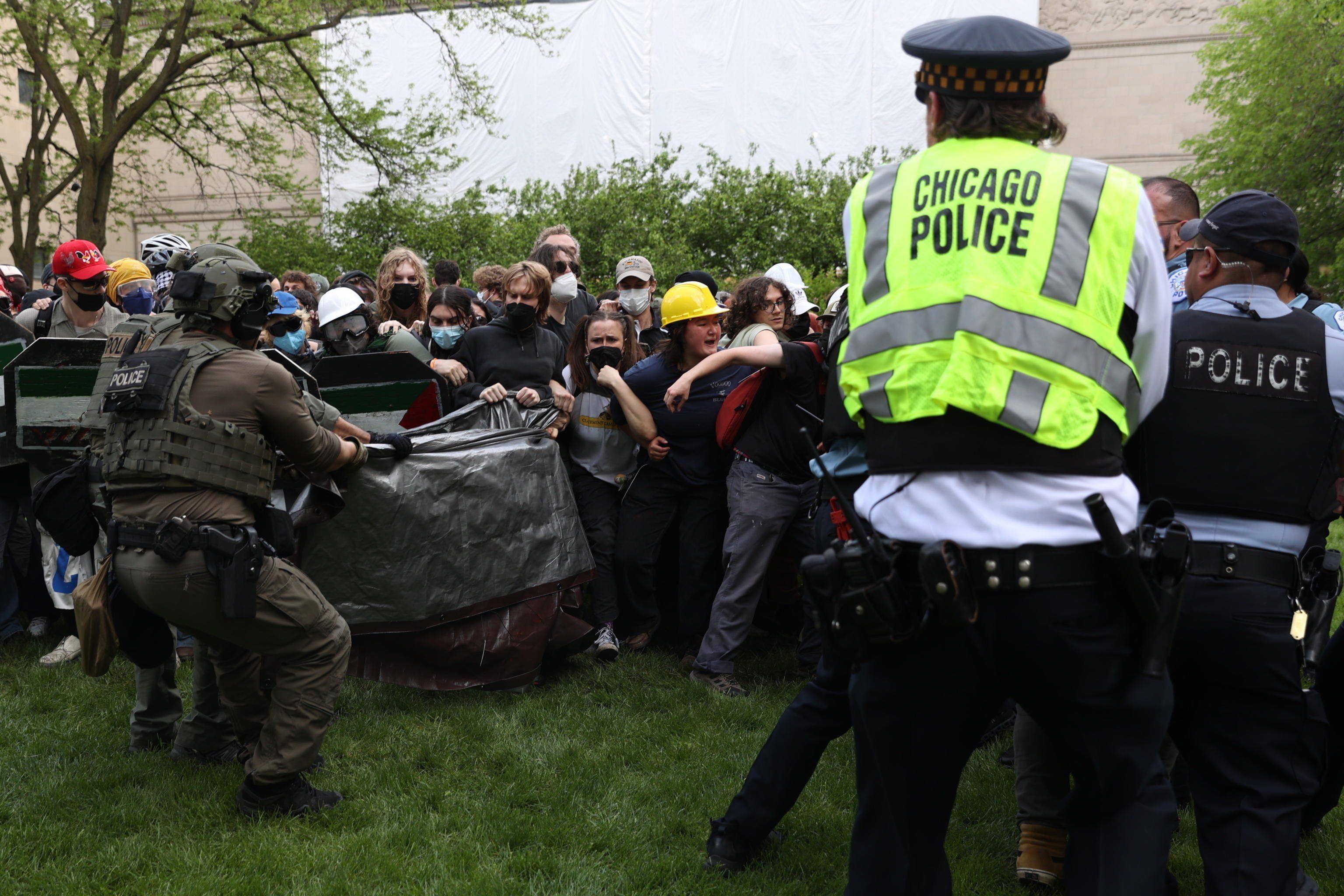 Blitz mirati e carcere anti clandestini. Ma governatori dem e polizia boicottano