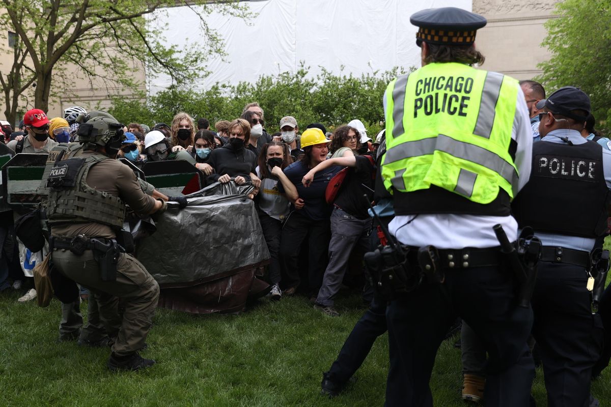 Blitz mirati e carcere anti clandestini. Ma governatori dem e polizia boicottano