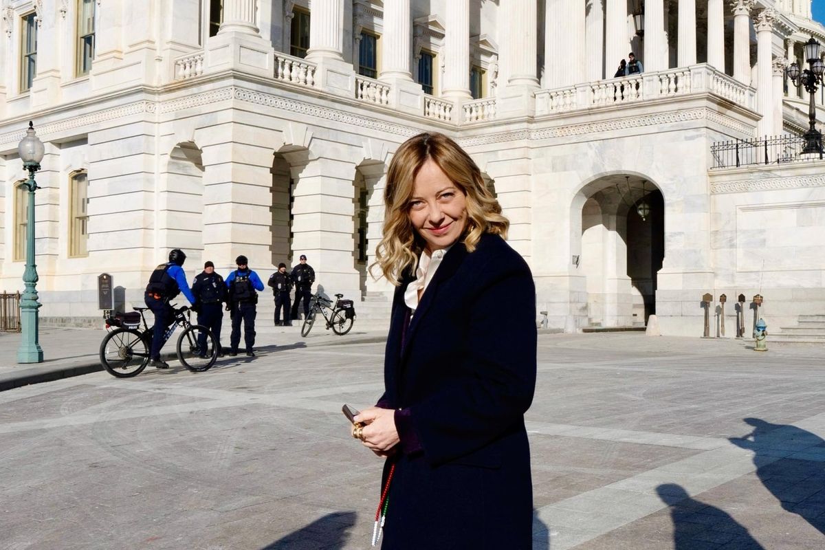 Meloni reagisce ai veleni di Schlein. «Io negli Usa per le nostre imprese»