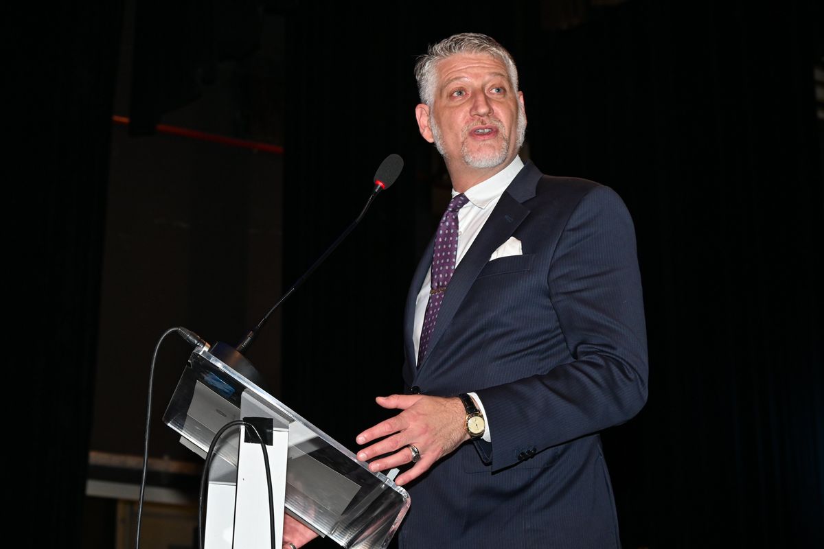 Ponte culturale con l’Algeria anche se tiene prigioniero uno scrittore fuori dal coro