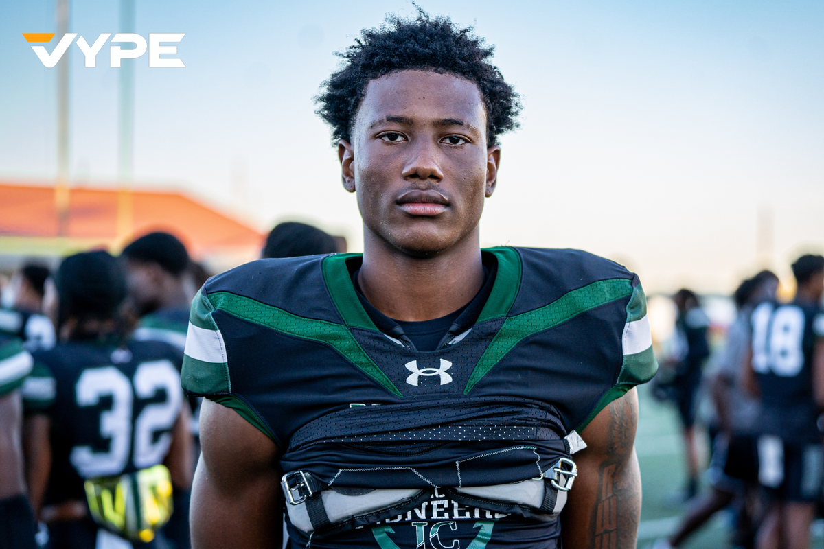 RECRUIT SCOOP: Iowa Colony WR Warren’s Recruitment Heating Up