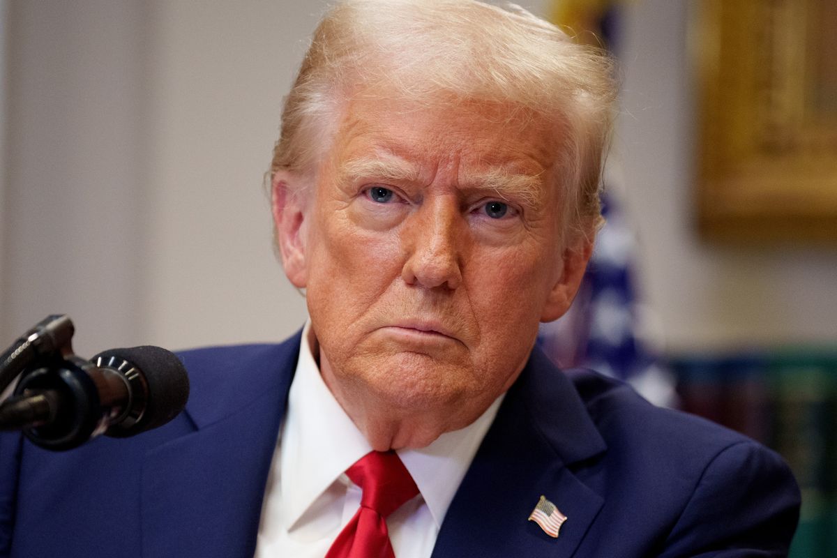 Donald inizia i rimpatri: 308 arresti. Scontro con la vescova arcobaleno