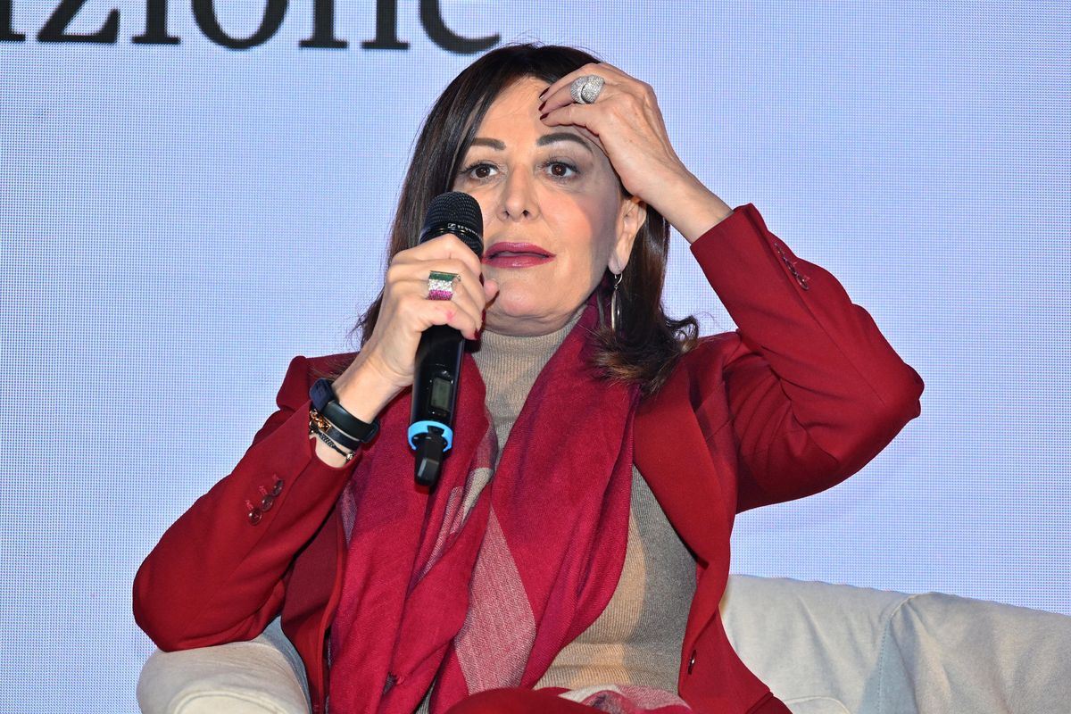 Cara Santanchè, tolga il Vinavil dalla poltrona