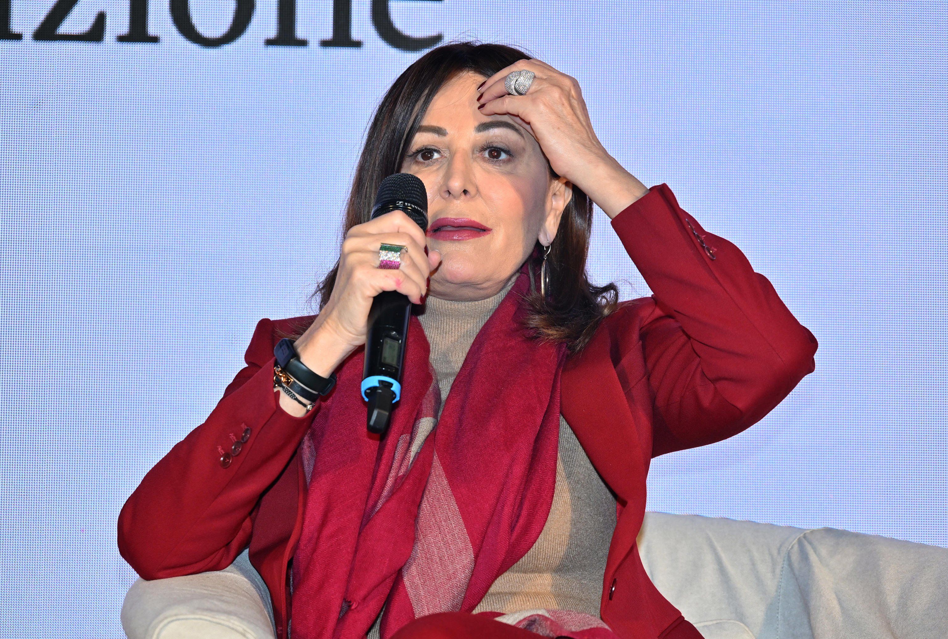 Cara Santanchè, tolga il Vinavil dalla poltrona