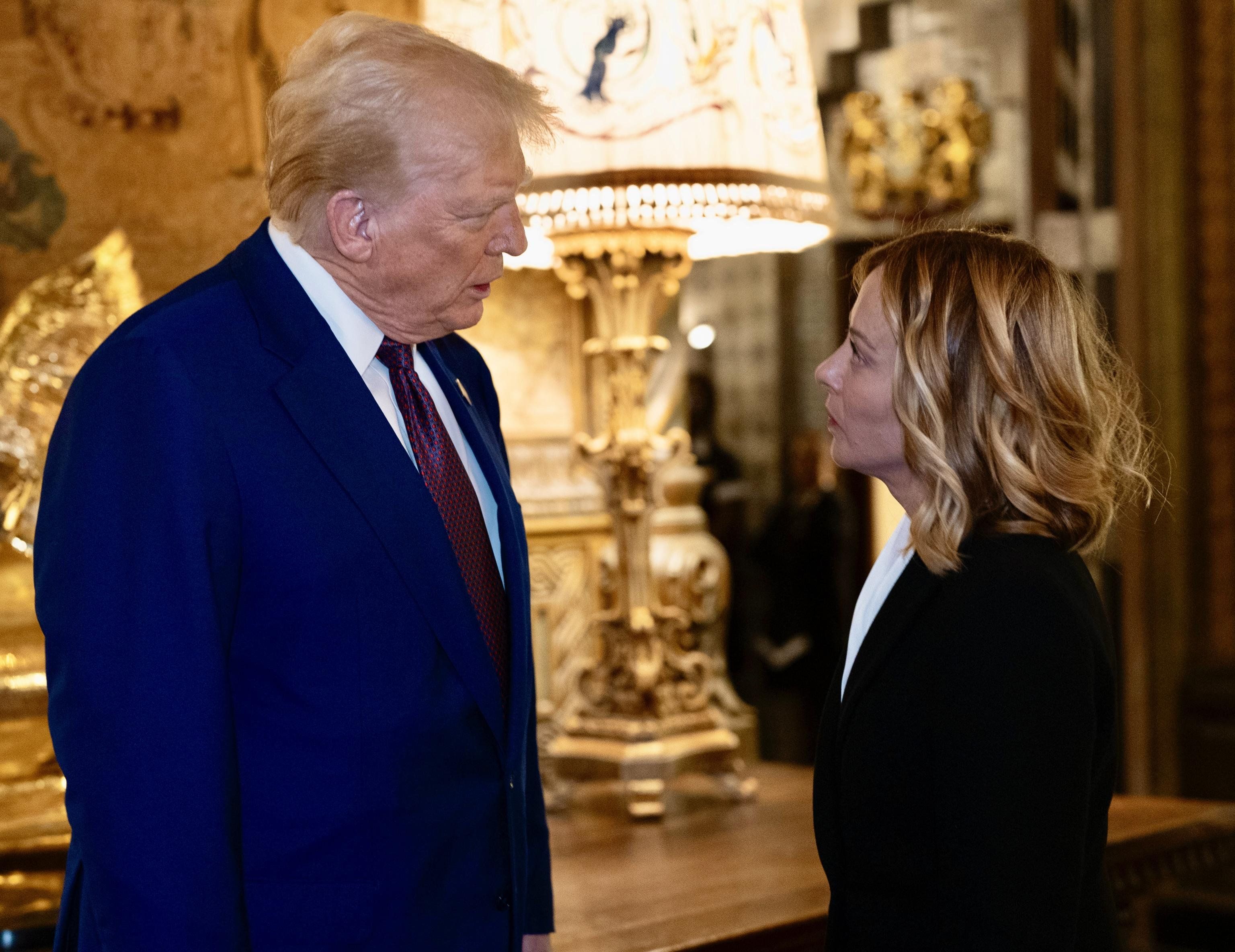 Sì al ponte con Donald ma Meloni non faccia troppo «l’americana»